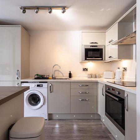 Modern 2 Bed Apartment Near Gatwick Crawley  Exterior foto